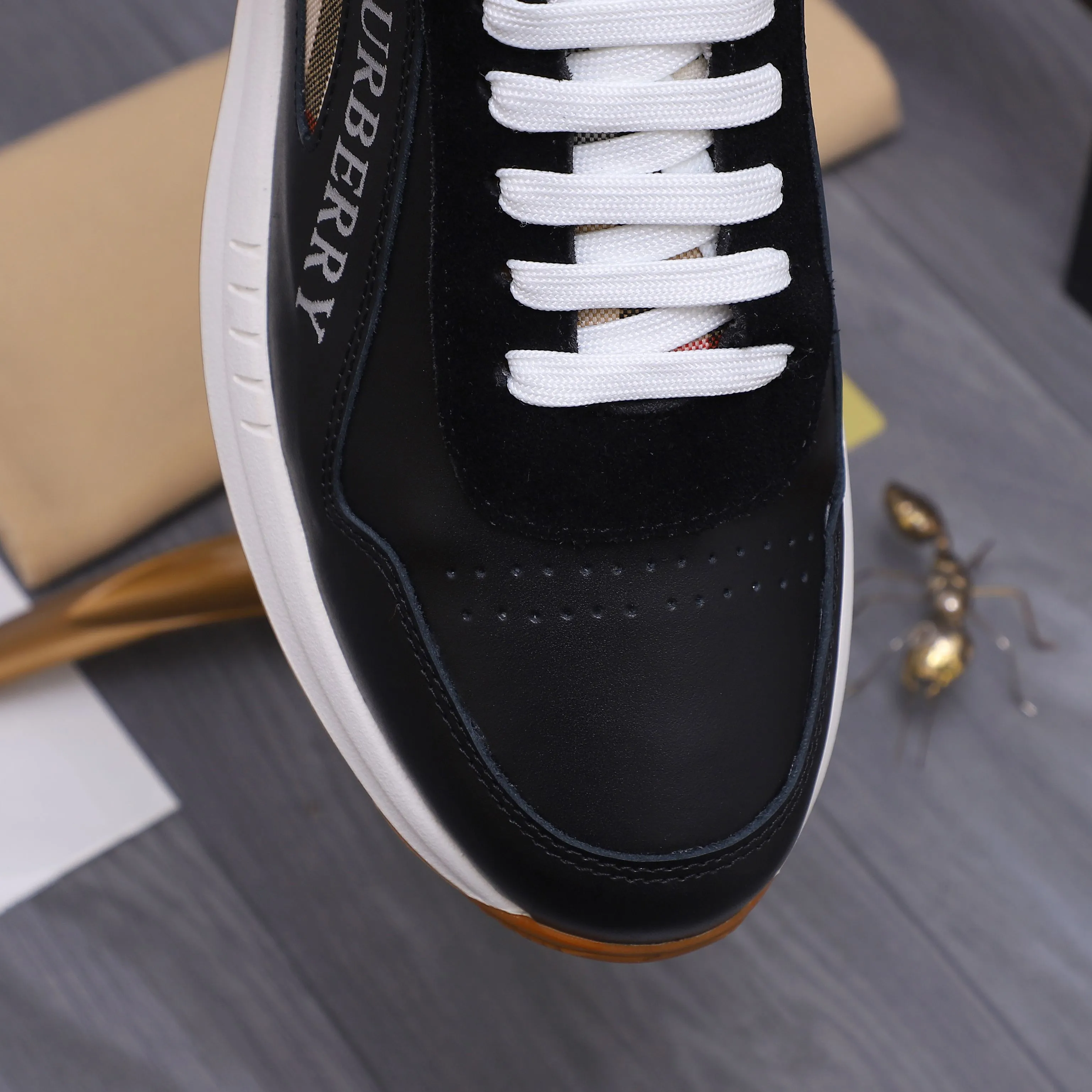 Men's shoes 💰442 Product trademark: Burberry "Burberry" casual shoes Regular size: 38-44 Product material: Selected cowhide stitching upper Breathable mesh lining Rubber outsole